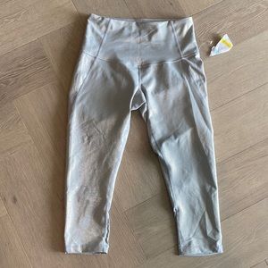 NWT Zella Size S Shimmer Capri Legging